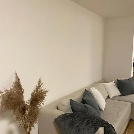 Apartment Frisch Renoviert, Terrasse Mit Blick Ins Grüne - Into The Eg